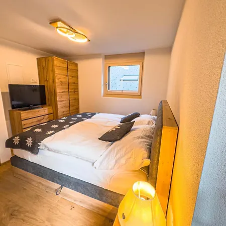 Apartment White Flake *