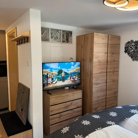 Apartment White Flake