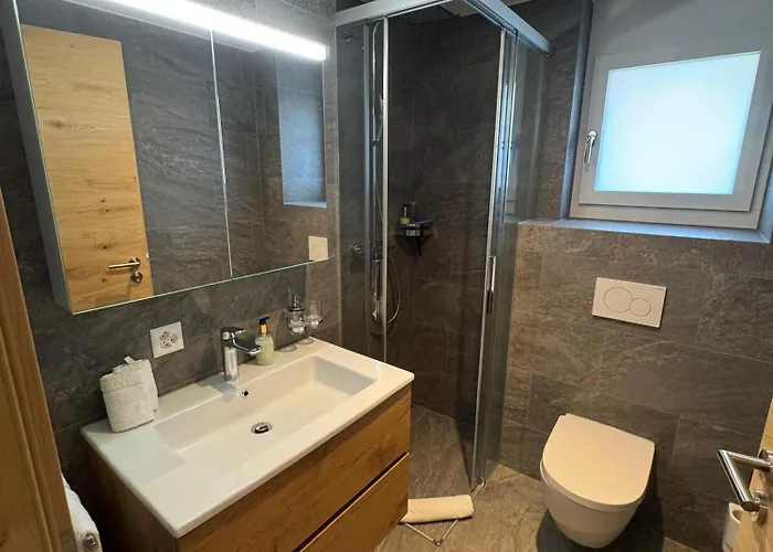 Apartment White Flake *